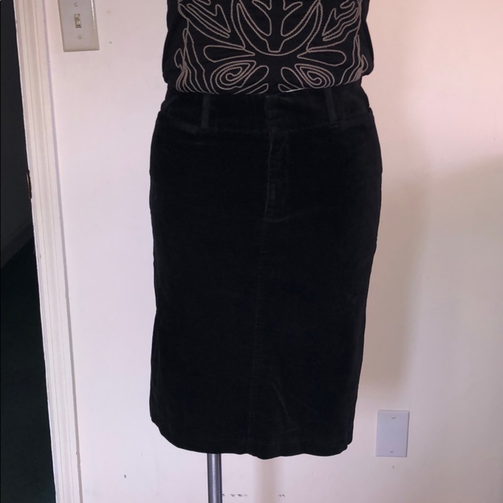 Black Valor Pencil Skirt